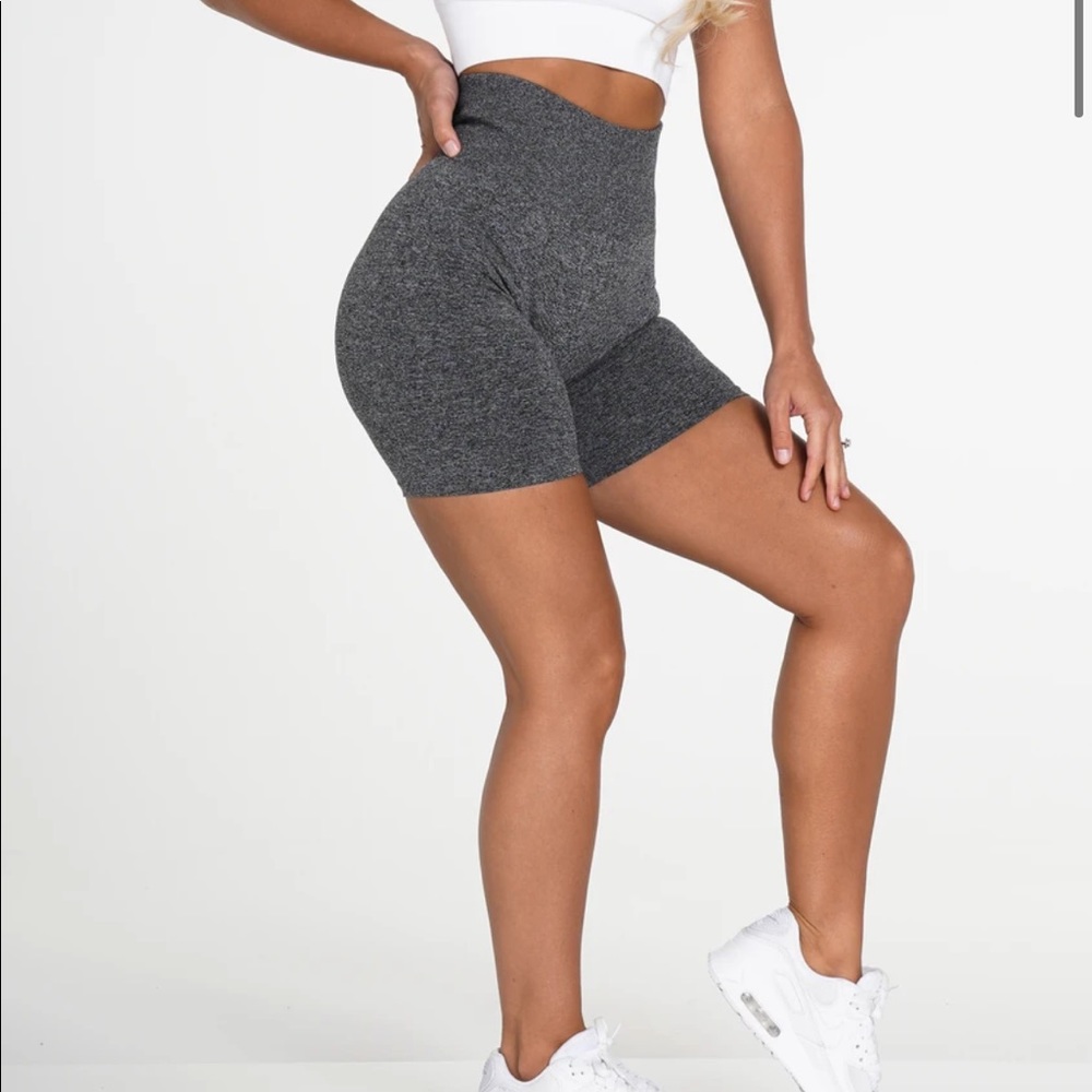 (SOLD) NVGTN Black Speckled Scrunch Seamless short